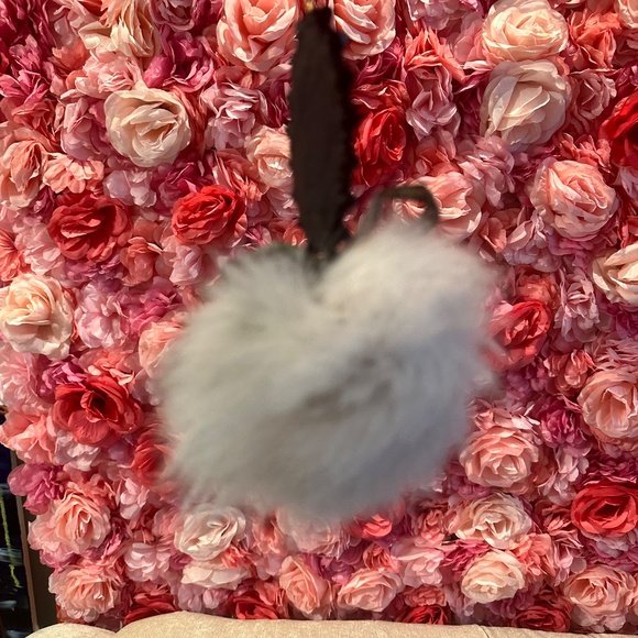 Indigenous handmade Earring with real blue fox fur - Picture 5 of 6